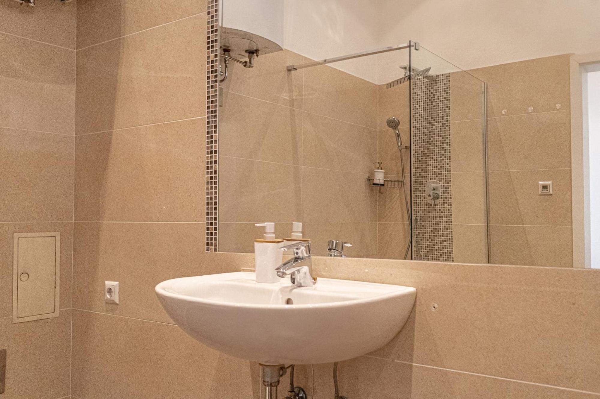 Special Vintage Viennese Apartment - 12Min F Downtown מראה חיצוני תמונה
