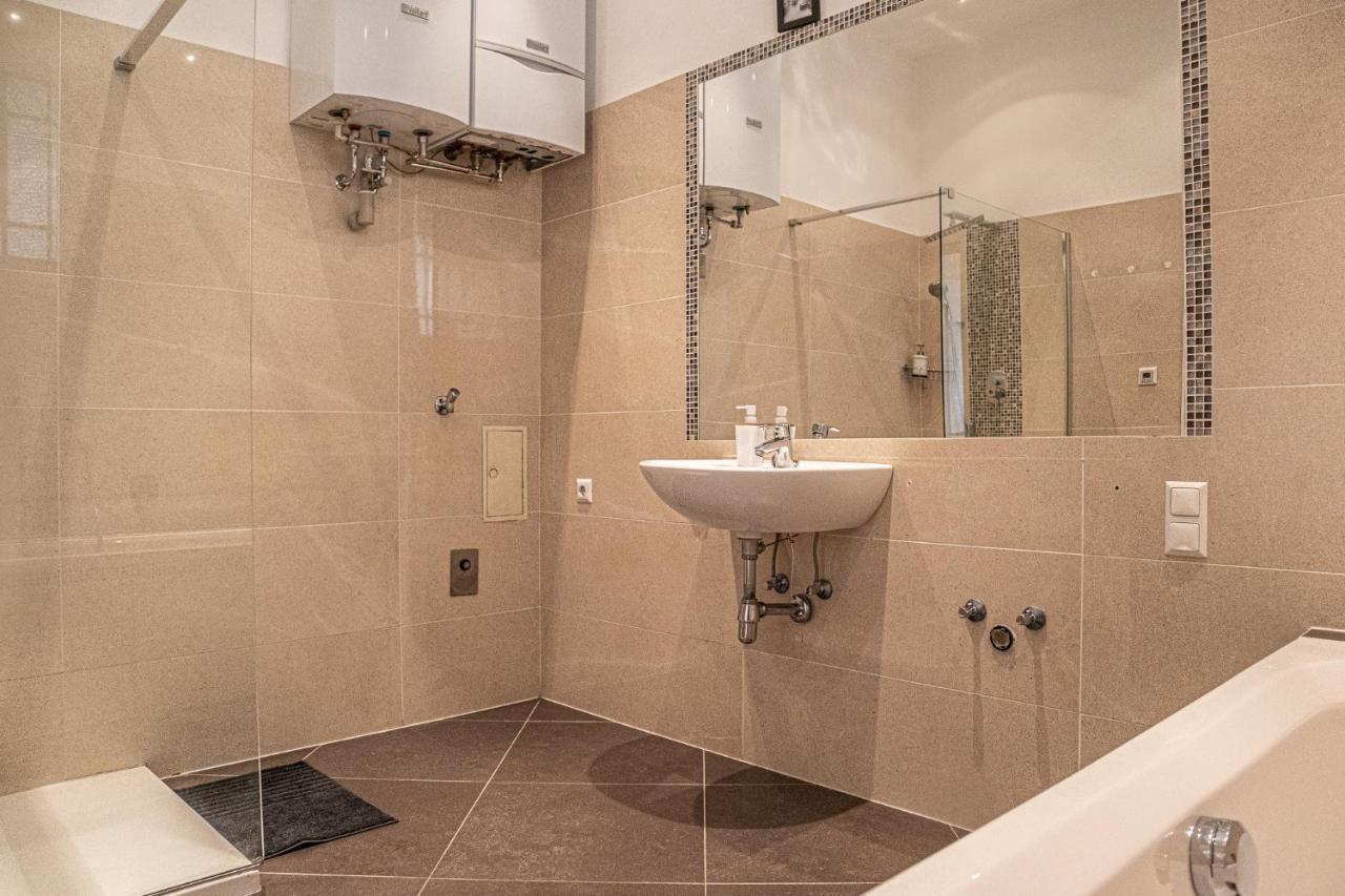 Special Vintage Viennese Apartment - 12Min F Downtown מראה חיצוני תמונה